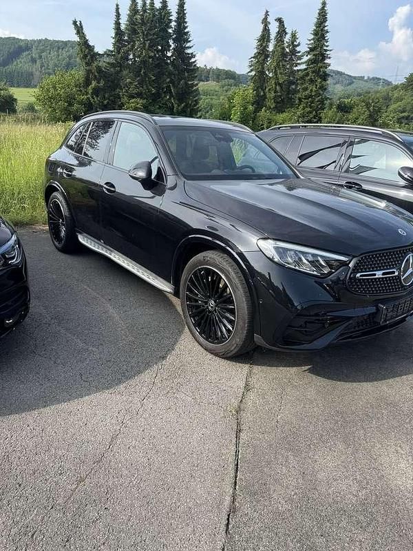 Gebraucht Mercedes GLC300 258 PS (189 kW) 2023 Schwarz SUV