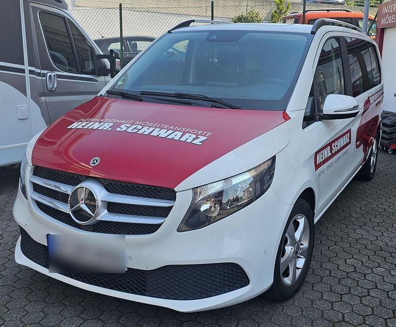 Weiß Gebraucht 2021 Mercedes V220 Avantgarde Edition Van / Kleinbus | 45.600 € (Guter Preis) - Bild 1/4