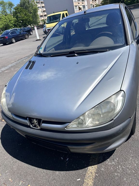 Grau Gebraucht 2003 Peugeot 206 Premium Limousine | 649 € (Guter Preis) - Bild 1/4