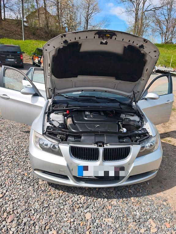 Gebraucht BMW 320 163 PS (119 kW) 2007 Silber Kombi