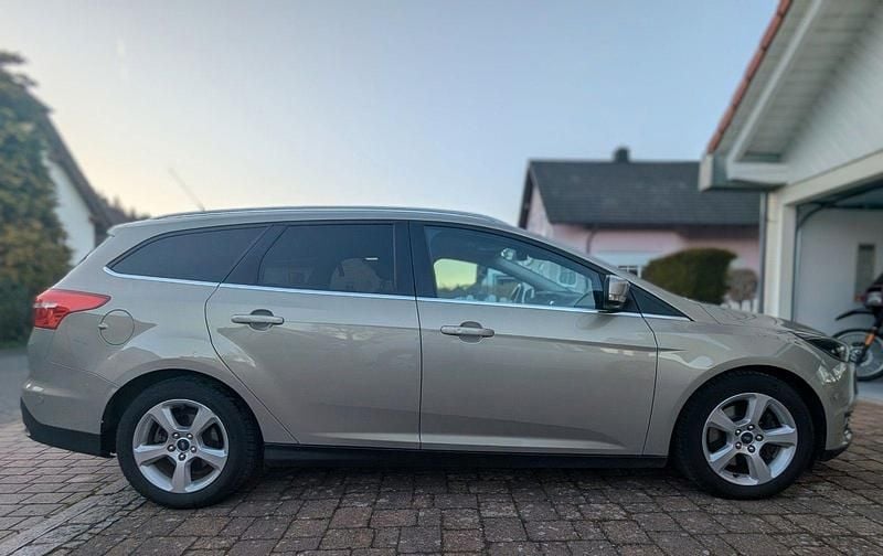 Gebraucht Ford Focus Titanium 150 PS (110 kW) 2015 Grau Kombi