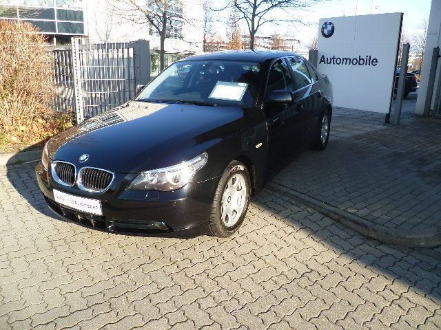 Second-hand BMW 523 177 CP (130 kW) 2005 Negru Berlinǎ