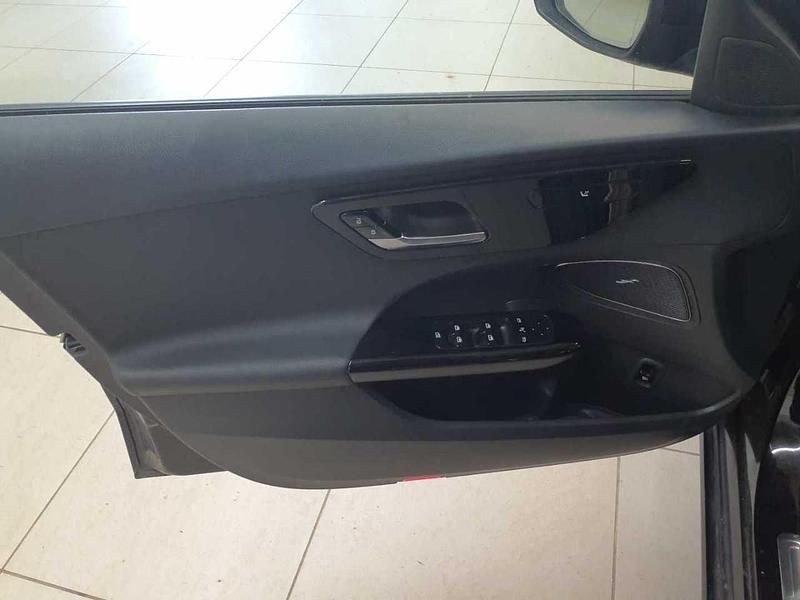 Gebraucht Mercedes C200 163 PS (119 kW) 2023 Schwarz Kombi