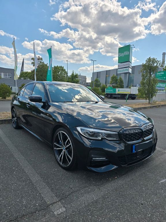Schwarz Gebraucht 2019 BMW 330 M Sport Limousine | 32.500 € (Teuer) - Bild 1/4