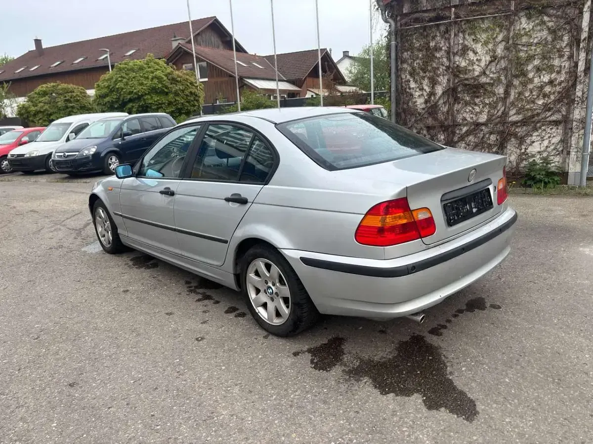 Brugt BMW 318 143 HK (105 kW) 2003 Sølv Sedan