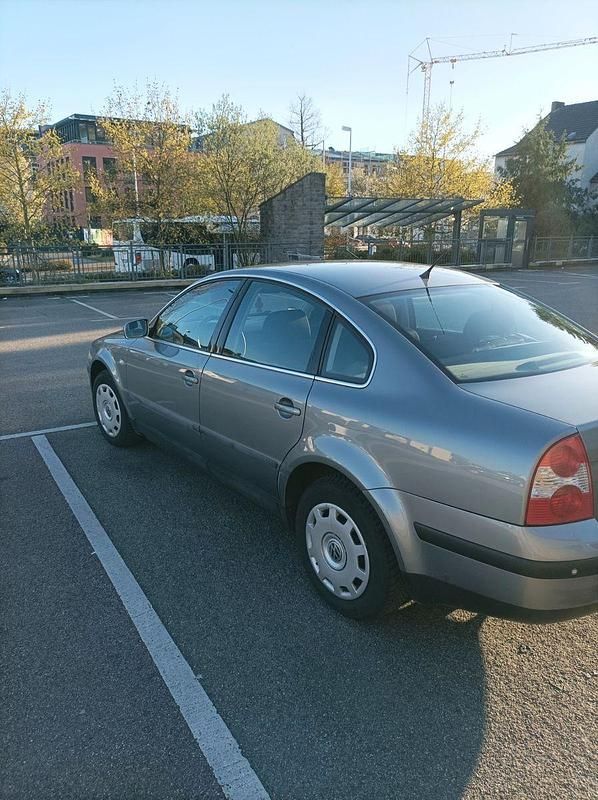 Gebraucht VW Passat Comfortline 131 PS (96 kW) 2002 Grau Limousine