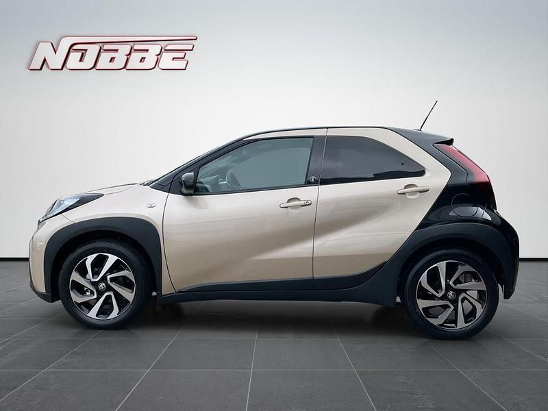 Neu Toyota Aygo X 72 PS (52 kW) 2025 Ginger beige metallic/dach mys SUV