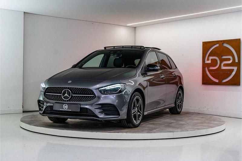 Grau Gebraucht 2021 Mercedes B250e AMG Van / Kleinbus | 30.035 € (Teuer) - Bild 1/4