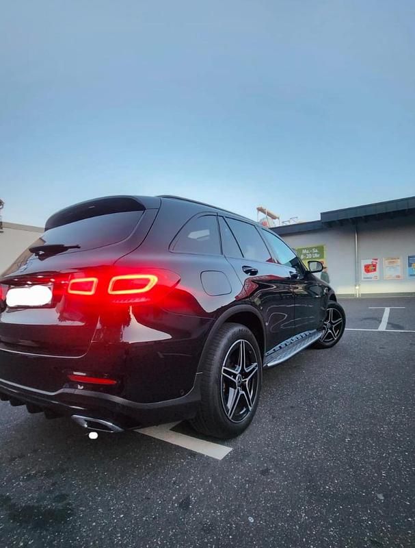 Schwarz Gebraucht 2020 Mercedes GLC200 SUV | 33.950 € (Superpreis) - Bild 1/4