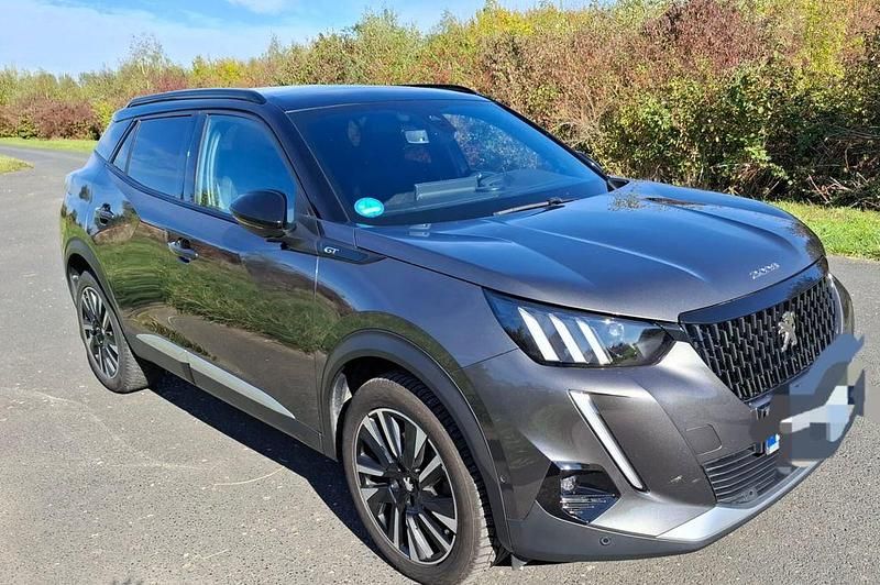Grau Gebraucht 2020 Peugeot 2008 GT SUV | 18.290 € (Guter Preis) - Bild 1/4