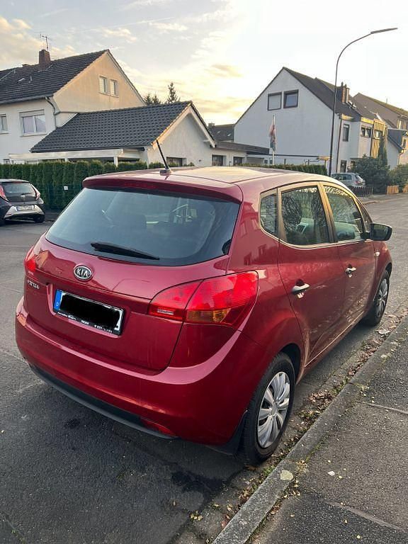 Gebraucht Kia Venga Attract 90 PS (66 kW) 2011 Rot Kleinwagen