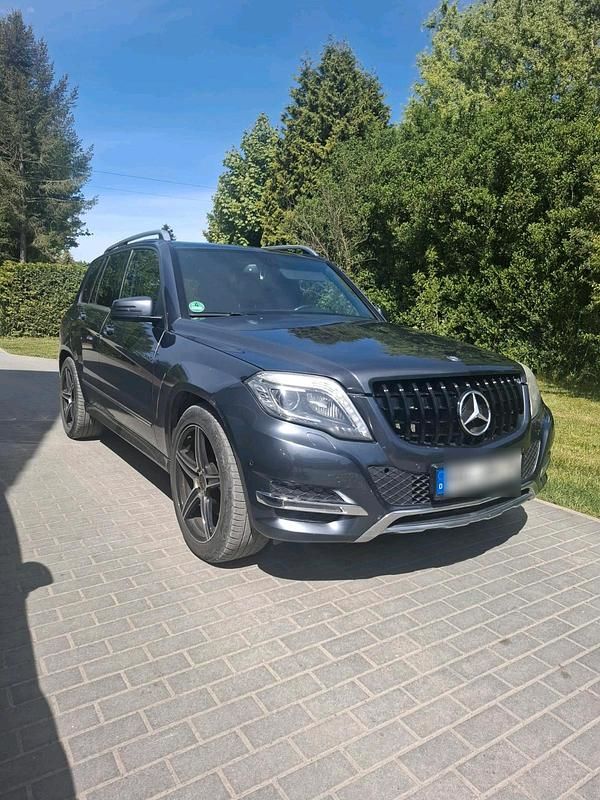 Grau Gebraucht 2014 Mercedes GLK220 SUV | 12.200 € (Fairer Preis) - Bild 1/4