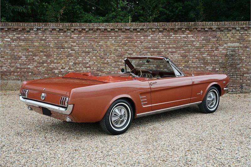 Second-hand Ford Mustang Convertible 1966 Maro Cabrio