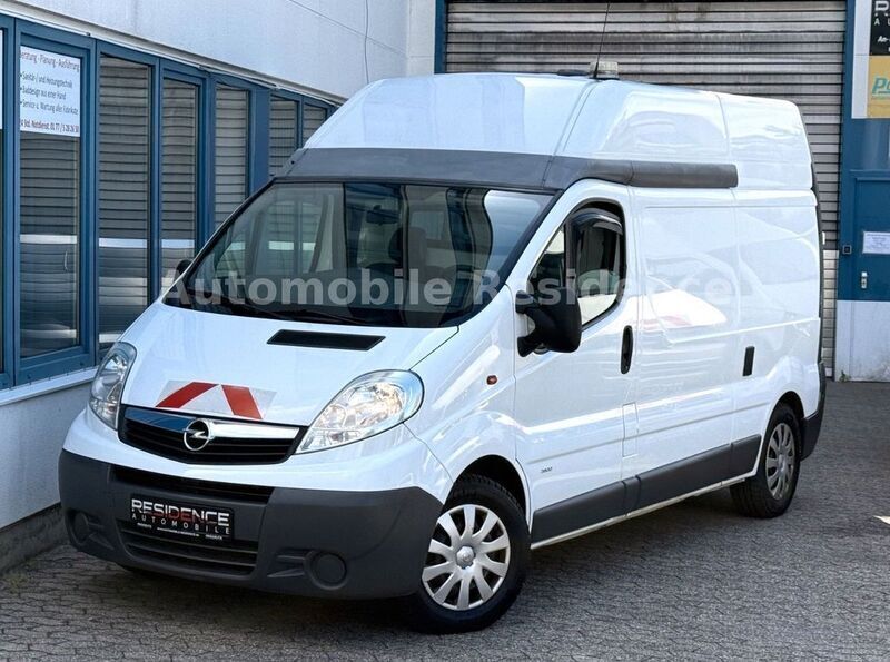 Gebraucht Opel Vivaro 114 PS (83 kW) 2013 Casabl/arctic/eisweiss/kaolin Van / Kleinbus