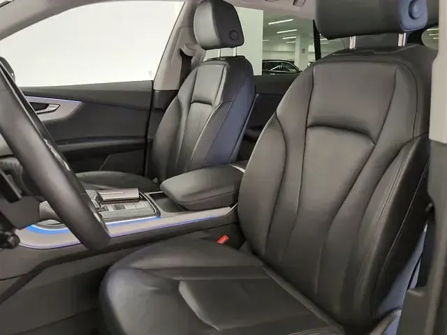 Gebraucht Audi Q8 Ambiente 340 PS (250 kW) 2023 Silber SUV
