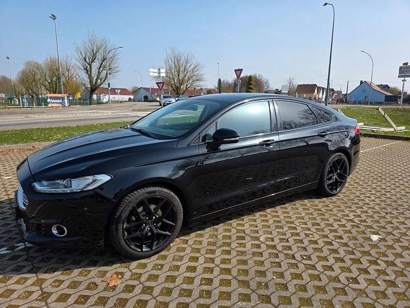 Gebraucht Ford Mondeo Titanium 204 PS (150 kW) 2015 Schwarz Limousine