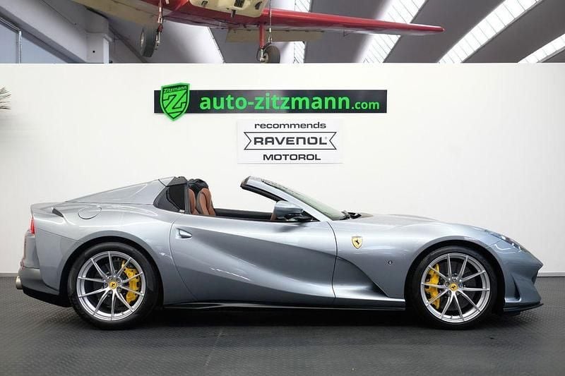 Gebraucht Ferrari 812 795 PS (584 kW) 2024 Grigio titanio metallic Cabrio