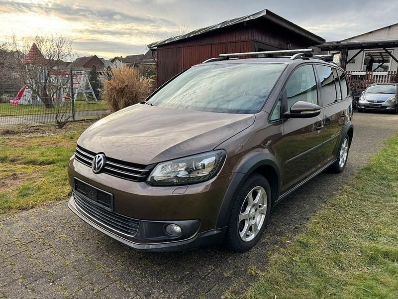 Braun Gebraucht 2011 VW Touran Cross Van / Kleinbus | 6.999 € (Guter Preis) - Bild 1/4
