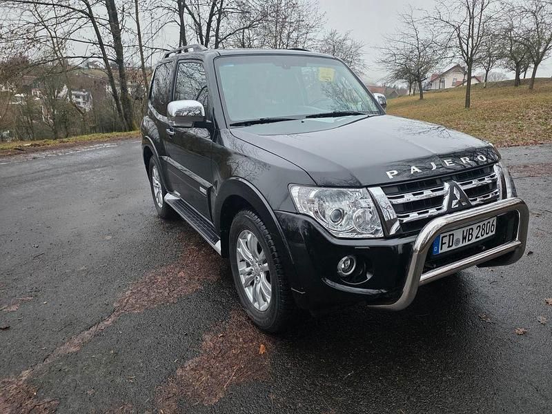 Gebraucht Mitsubishi Pajero Edition 200 PS (147 kW) 2014 Schwarz SUV