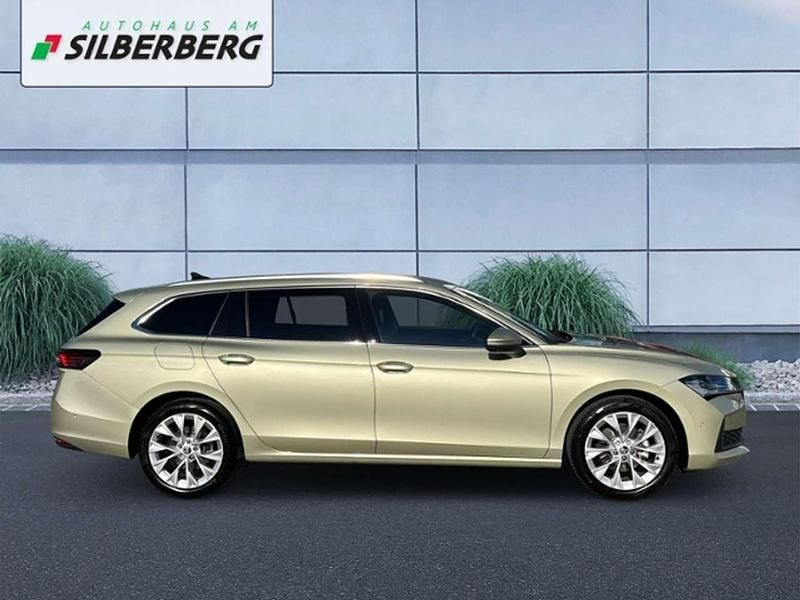 Gebraucht Skoda Superb Selection 150 PS (110 kW) 2025 Ice tea beige metallic Kombi