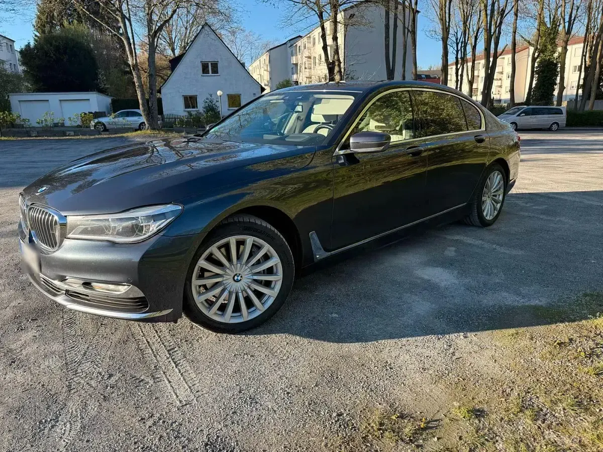 Gebraucht BMW 740L 320 PS (235 kW) 2017 Grau Limousine