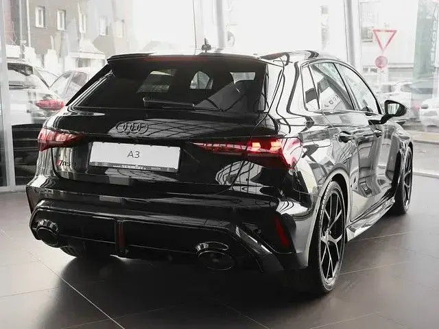 Neu Audi RS3 Sport 400 PS (294 kW) 2025 Schwarz Limousine