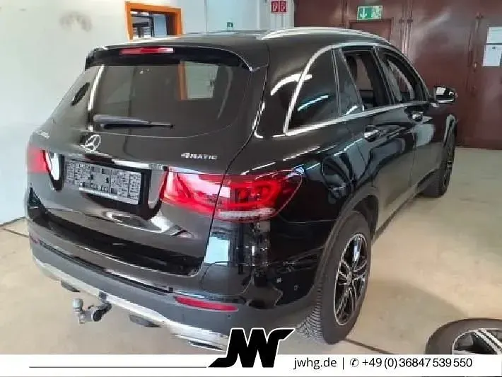 Gebraucht Mercedes GLC300e 320 PS (235 kW) 2021 Schwarz  unilack SUV