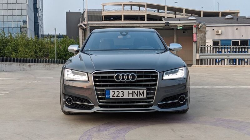Grau Gebraucht 2016 Audi S8 plus Sport Limousine | 43.500 € (Superpreis) - Bild 1/4