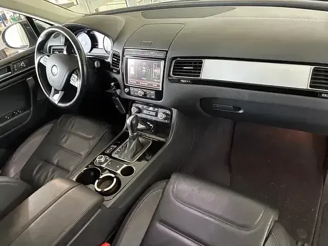 Gebraucht VW Touareg Basis 262 PS (192 kW) 2016 Rot SUV