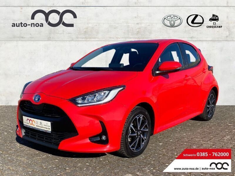 Rot Gebraucht 2021 Toyota Yaris Hybrid Team Limousine | 19.490 € (Fairer Preis) - Bild 1/4