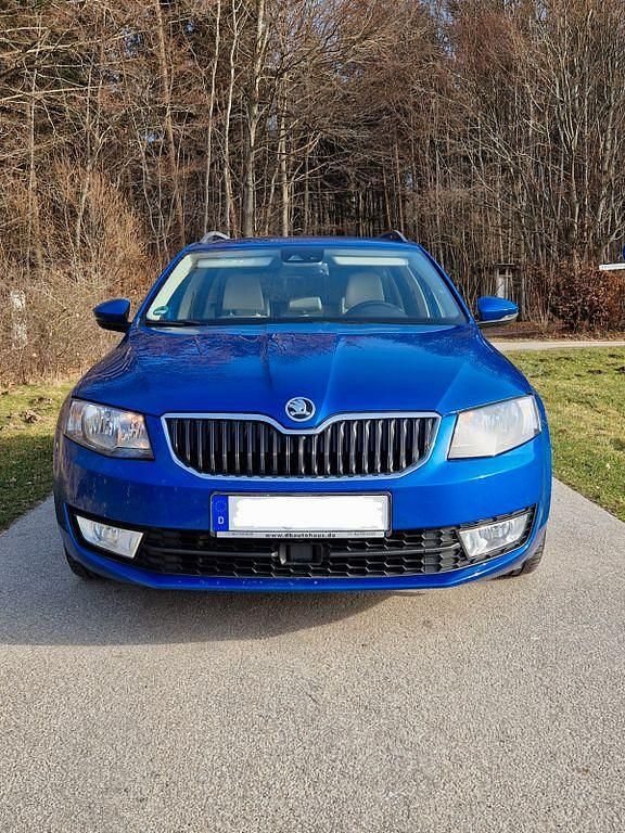 Gebraucht Skoda Octavia Elegance 105 PS (77 kW) 2014 Blau Kleinwagen