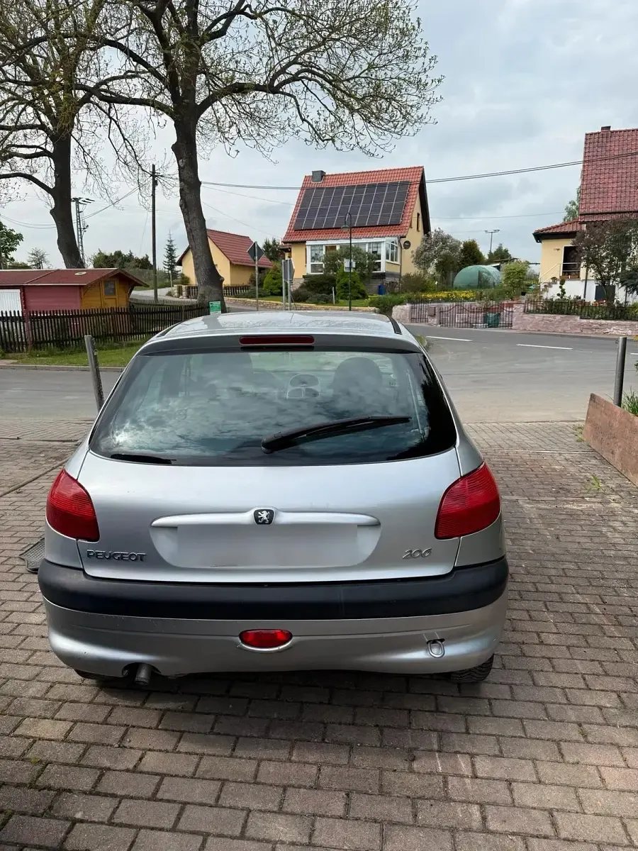 Gebraucht Peugeot 206 60 PS (44 kW) 2004 Silber Limousine