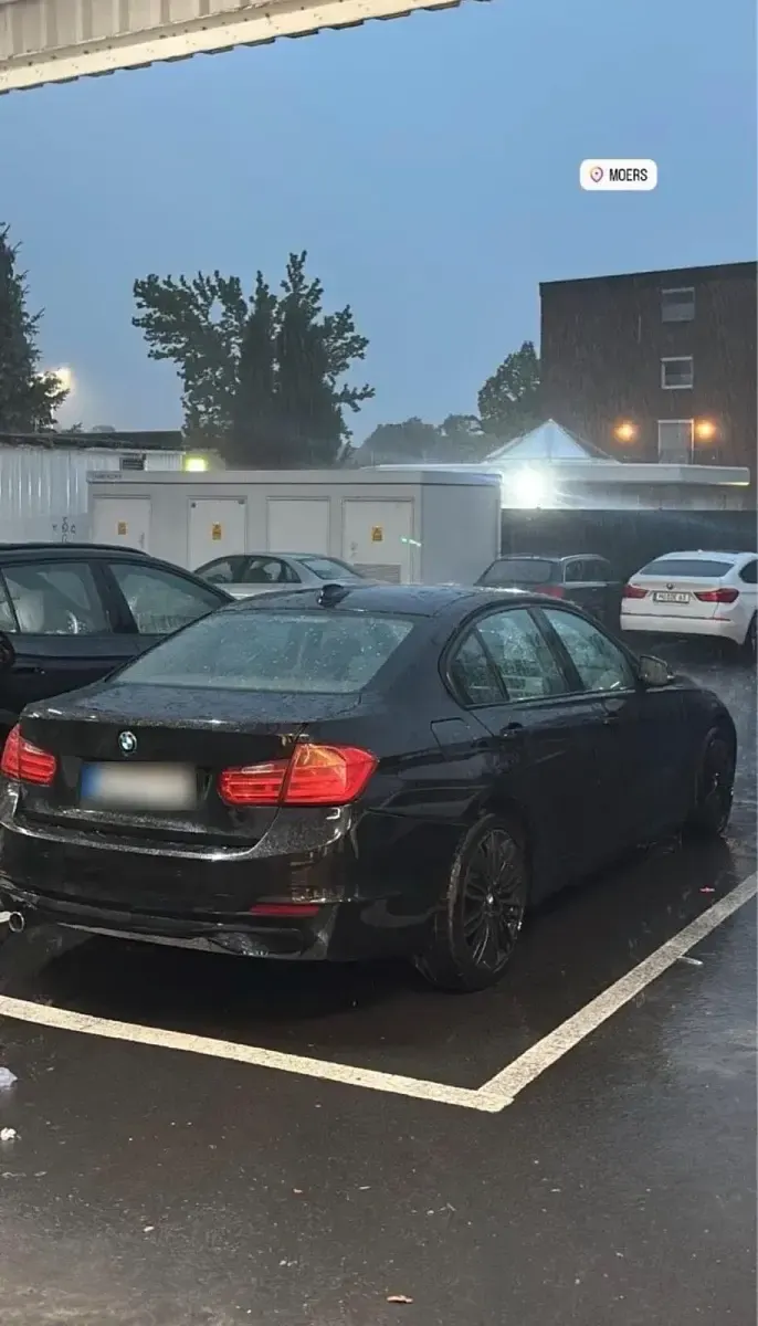 Gebraucht BMW 318 143 PS (105 kW) 2013 Schwarz Limousine