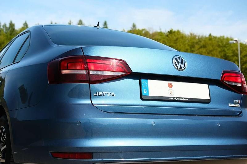 Używany VW Jetta Allstar 125 KM (91 kW) 2016 Niebieski Sedan/Limuzyna