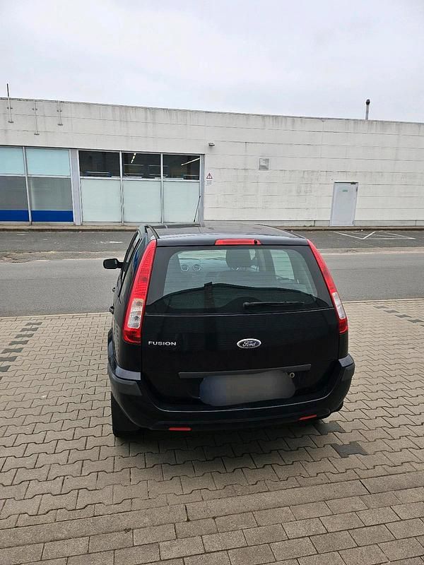 Second-hand Ford Fusion 2005 Albastru Hatchback