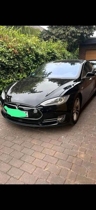 Second-hand Tesla Model S 264 kW (360 CP) 2015 Negru Hatchback