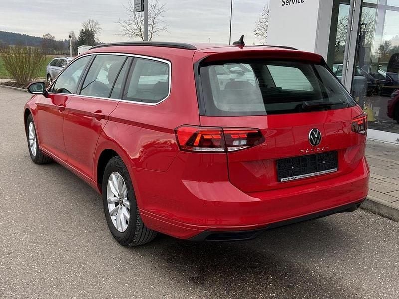 Gebraucht VW Passat Business 122 PS (89 kW) 2023 Rot Kombi
