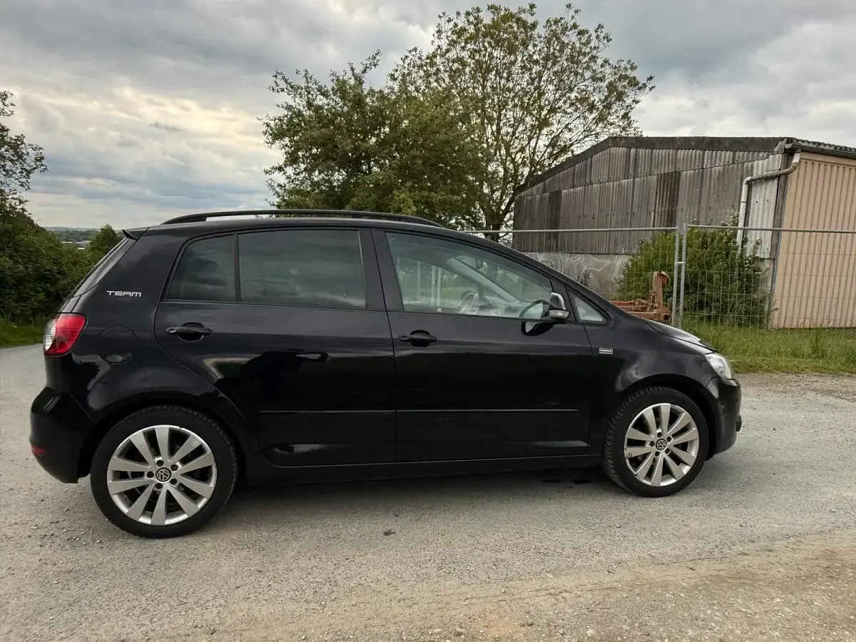 Second-hand VW Golf VI 105 CP (77 kW) 2011 Negru Hatchback