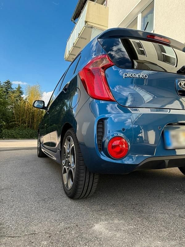 Gebraucht Kia Picanto 86 PS (63 kW) 2016 Blau Kleinwagen