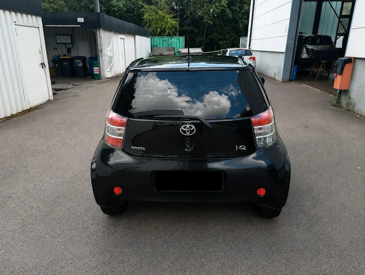 Gebraucht Toyota iQ Basis 68 PS (50 kW) 2009 Schwarz Kleinwagen