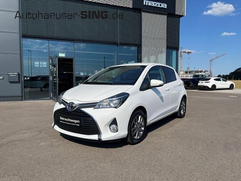 Super white 2 Gebraucht 2015 Toyota Yaris Comfort Kleinwagen | 9.690 € (Fairer Preis) - Bild 1/4