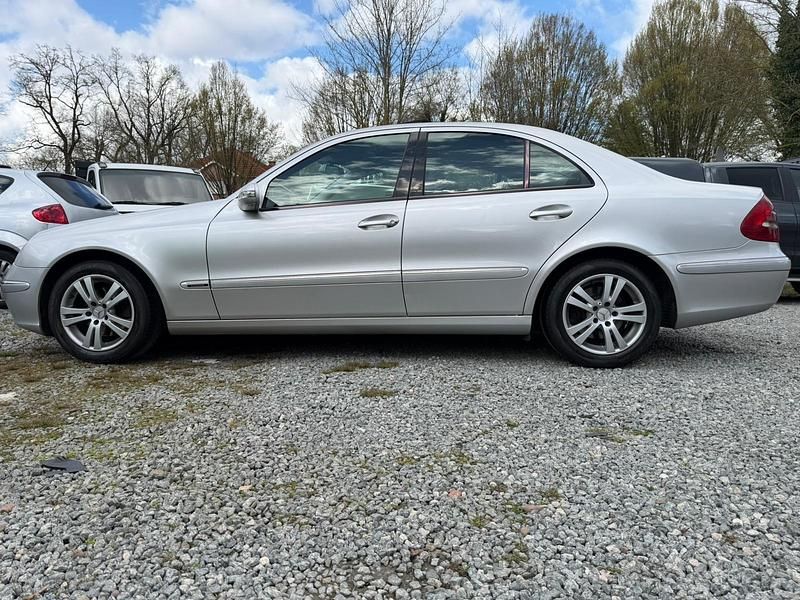 Second-hand Mercedes E200 122 CP (89 kW) 2004 Argintiu Berlinǎ
