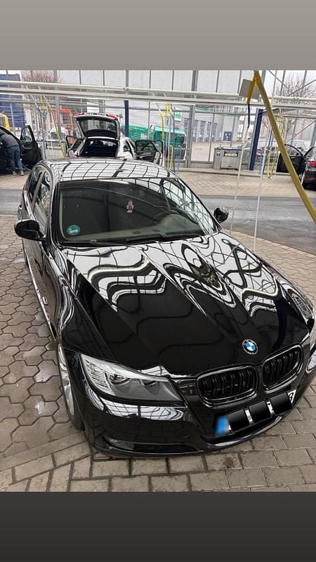 Gebraucht BMW 318 143 PS (105 kW) 2009 Schwarz Limousine