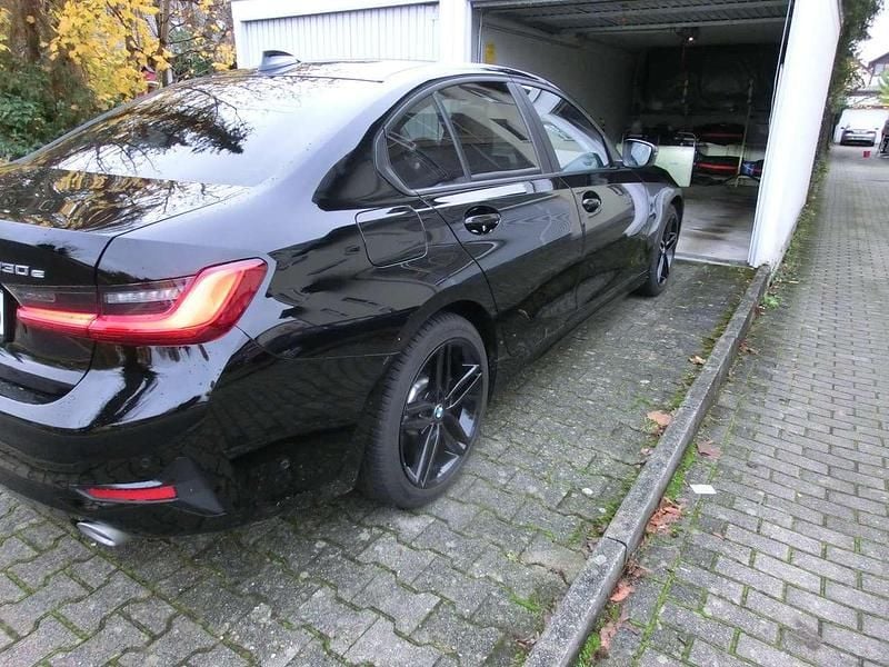 Gebraucht BMW 330e Advantage 296 PS (217 kW) 2020 Schwarz Limousine