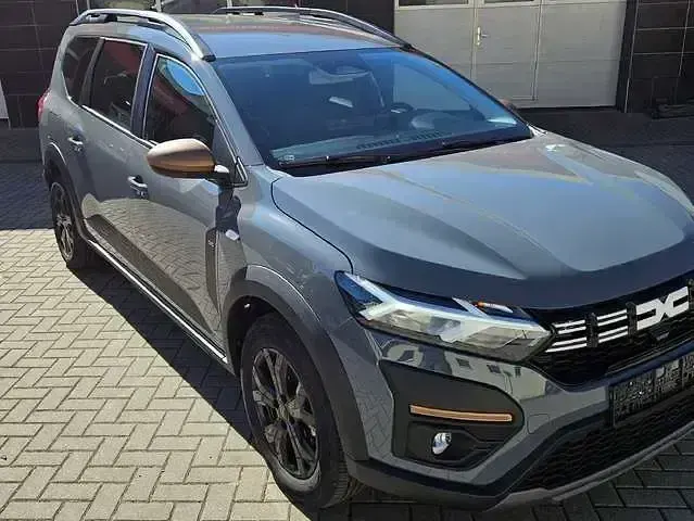 Gebraucht Dacia Jogger Extreme 141 PS (103 kW) 2025 Städtisches grau Van / Kleinbus