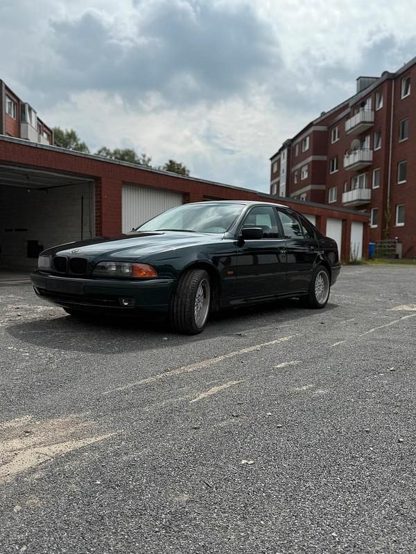 Grün Gebraucht 1997 BMW 523 Limousine | 5.500 € (Teuer) - Bild 1/4