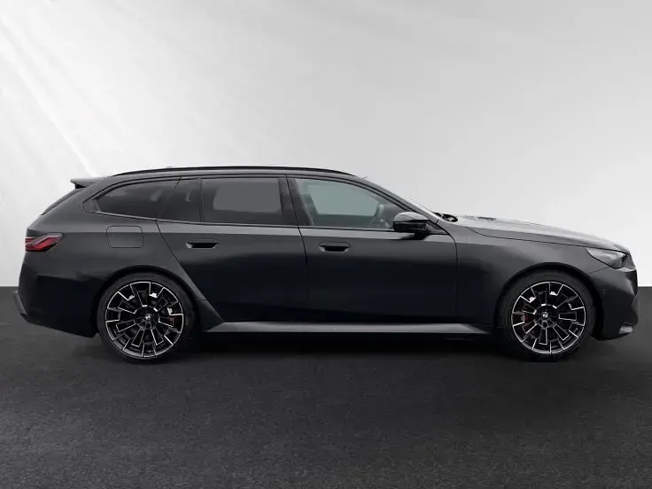 Gebraucht BMW M5 M Sport 727 PS (534 kW) 2025 Sonderlackierung frozen black Kombi