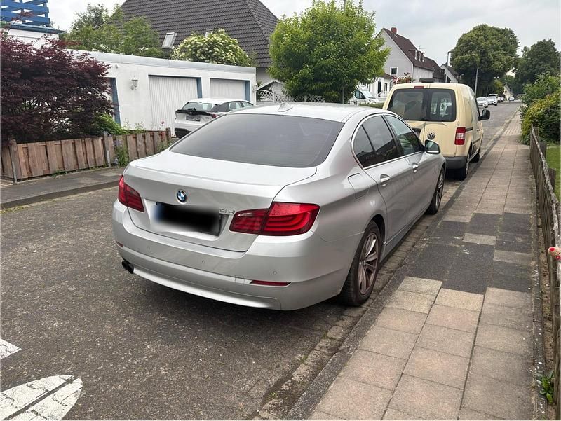 Silber Gebraucht 2010 BMW 525 Limousine | 4.150 € (Superpreis) - Bild 1/4