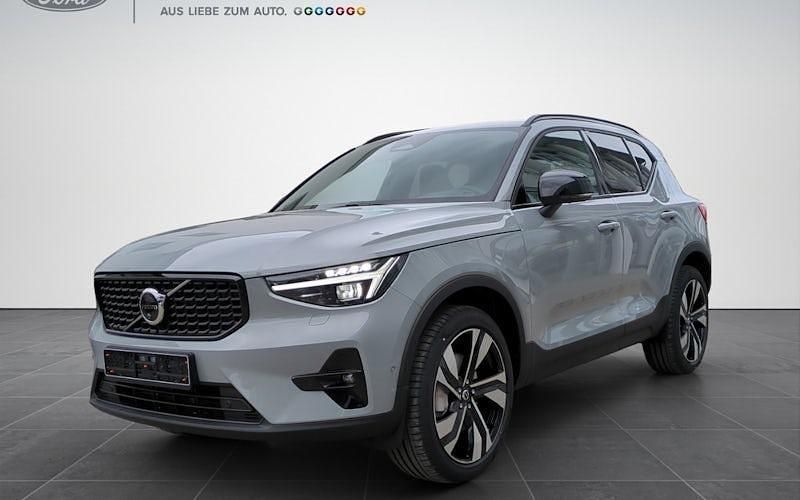 Grau Neu 2025 Volvo XC40 Plus SUV | 46.890 € (Fairer Preis) - Bild 1/4