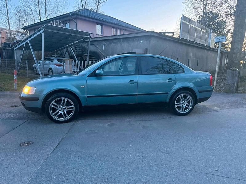 Gebraucht VW Passat 150 PS (110 kW) 1999 Grün Limousine
